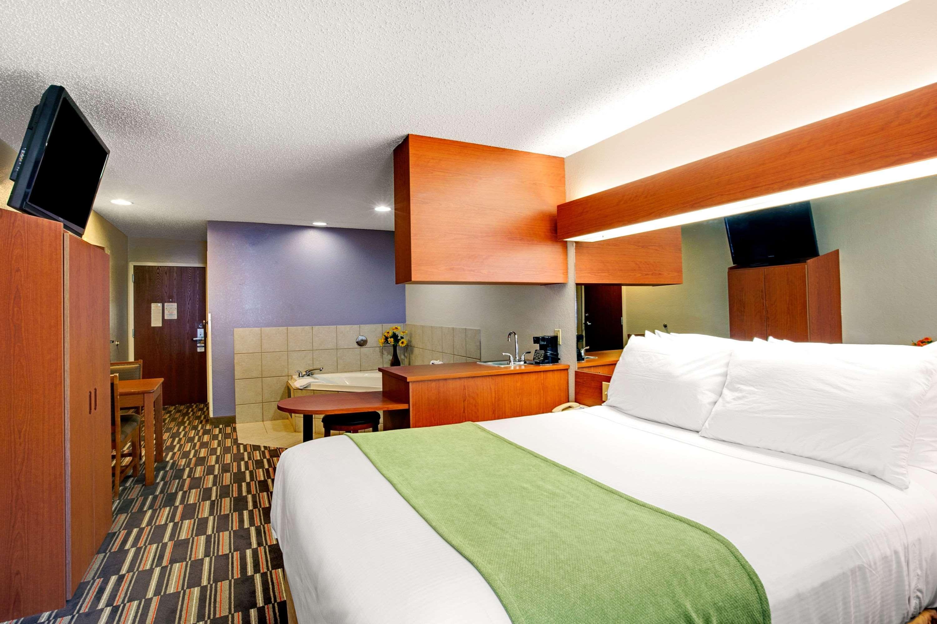 Microtel Inn & Suites By Wyndham Cherokee Eksteriør bilde