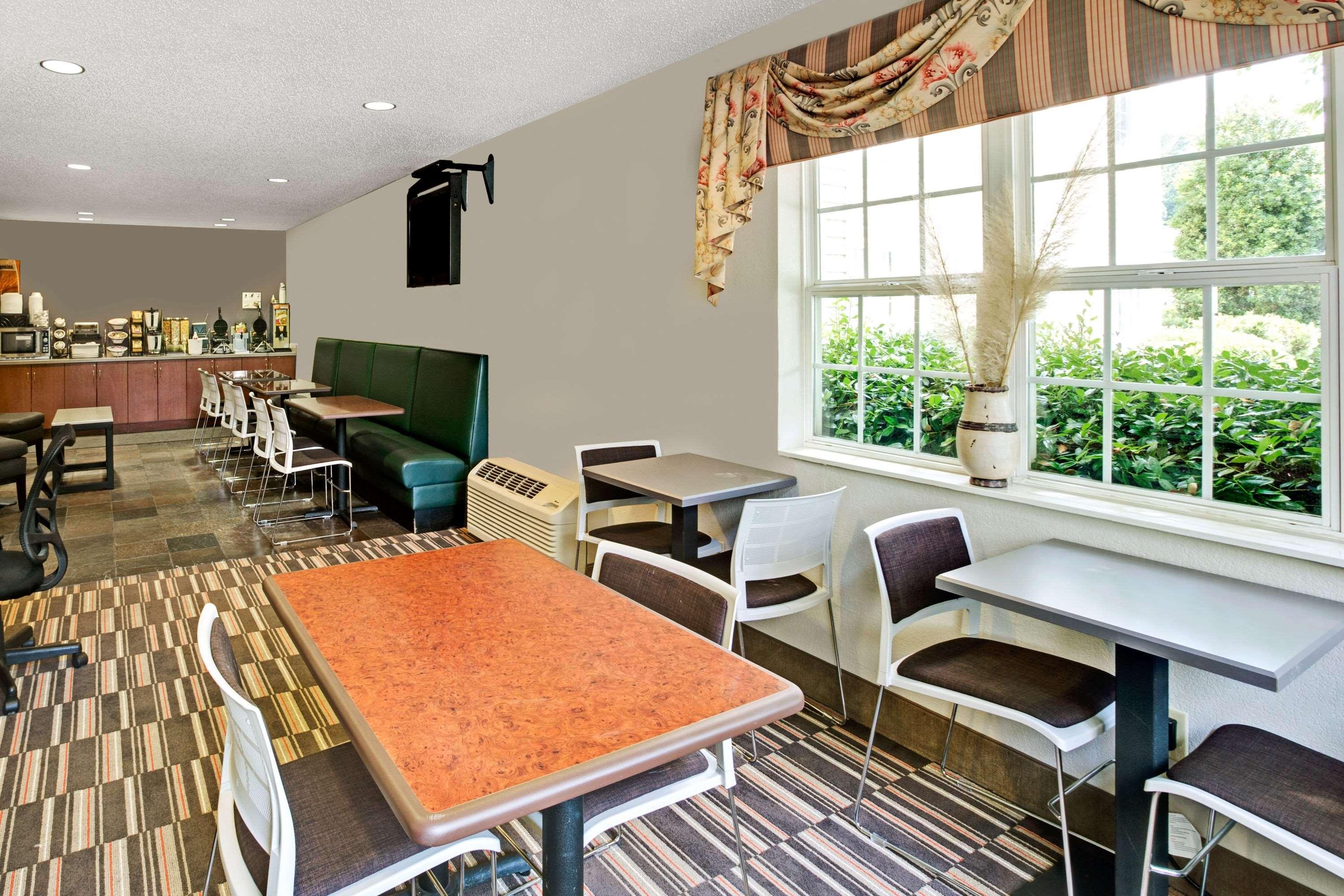Microtel Inn & Suites By Wyndham Cherokee Eksteriør bilde